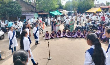 श्रीराम विद्यालयाच्या विद्यार्थ्यांनी पथनाट्यातून दिला जलसंवर्धनाचा संदेश.