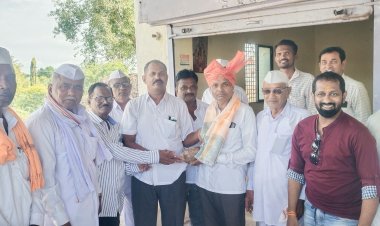 बँक इन्स्पेक्टर मुंगसे यांच्या सेवापूर्ती सोहळ्या निमित्त ग्रामस्थांच्या वतीने भव्य नागरिक सत्कार.