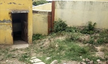 जिल्हा परिषदेच्या प्राथमिक शाळेच्या दयनीय अवस्थेबद्दल सामाजिक कार्यकर्ते संभाजीराव शिंदे यांच्यावर आमरण उपोषणाची वेळ.