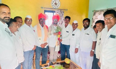 क्लासवन अधिकारी पदी अनिकेत आरोळे यांची निवड झाल्याबद्दल देडगाव ग्रामस्थांच्या वतीने सन्मान.