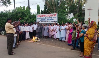 श्रीरामपूर लोयोला सदन येथे, मणिपूर येथील महिलांवरील निंदनीय अत्याचार घटनेचा ख्रिश्चन समाजाच्या वतीने जाहीर तीव्र निषेध व्यक्त ....