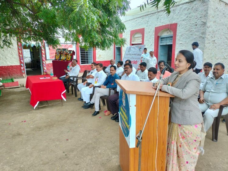 मुलांसाठी आदर्श जग निर्माण करण्यापेक्षा आपण मुलासाठी आदर्श व्हावे - न्या. संजना जागुष्टे