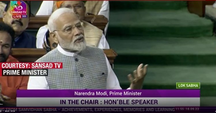 संसद के विशेष सत्र के शुरुआत मे पीएम नरेंद्र मोदी का संबोधन;-  इस संसद में नेहरू ने आधी रात को भाषण दिया था, जो आज भी प्रेरणा देता है।