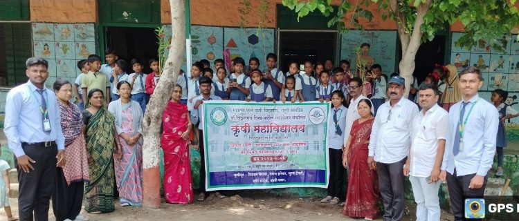 राहुरी खुर्द येथे डॉ . विखे पाटील कृषी महाविद्यालयातील विद्यार्थ्यांनी कृषी दिन केला उत्साहात साजरा .