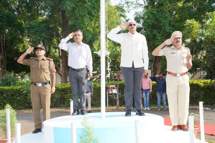 हर घर तिरंगा अभियानात सर्वांनी सहभाग घ्यावा - कुलगुरू डॉ . पी . जी . पाटील