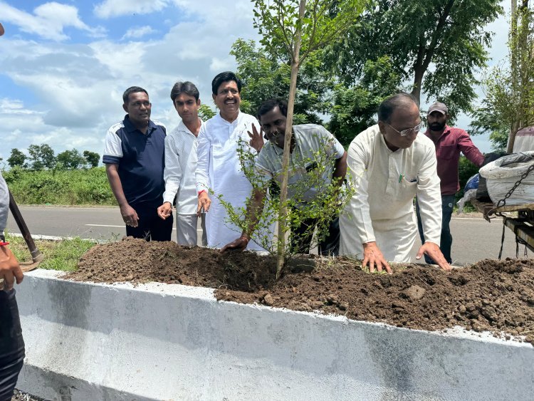 श्रीरामपूर शहरातील रस्त्यांसाठी 17 कोटी रुपयांचा निधी मंजूर आमदार लहू कानडे.