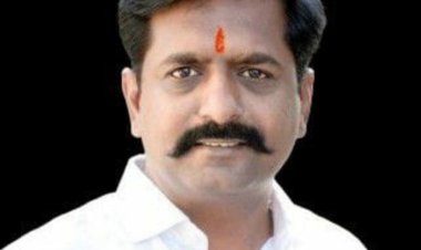 निकृष्ठ दर्जाचे रस्ते म्हणजे राहुरीचा विकास आहे का ? शिवसेना प्रमख देवेंद्र लांबे पाटील यांचा तनपुरे यांना सवाल