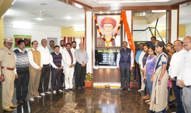 महात्मा फुले कृषी विद्यापीठात महात्मा जोतीबा फुलेंच्या तैलचित्राचे अनावरण .