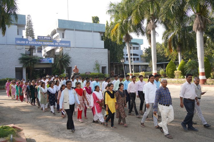 महात्मा फुले कृषी विद्यापीठाच्या मध्यवर्ती परिसरात मतदान जागृती रॅलीचे आयोजन .