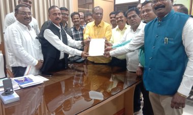 म. फु . कृ.वि.कर्मचारी समन्वय संघ व मागासवर्गीय कल्याणकारी संघाने महात्मा फुले कृषी विद्यापीठाच्या कुलसचिवांना दिले निवेदन .