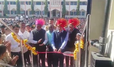 इस्त्रोची वारी सावित्रीबाई फुले विद्यालयाच्या दारी, अनोख्या प्रदर्शनाने विद्यार्थी भारावले .