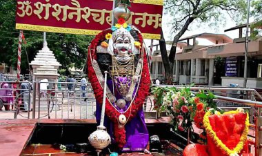 सलग सुट्या मूळे शनि शिंगणापुर  मध्ये लाखो भाविकांचे दर्शन