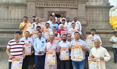 जनकल्याण पतसंस्थेच्या वतीने काढण्यात आलेल्या दिनदर्शिकेचे नेवासा येथील मोहिनीराज मंदिर येथे धर्माचार्य संपर्क प्रमुख  सतीश  मुळे व सुरजितसिग सचदेव  यांच्या  हस्ते  प्रकाशन करण्यात आले.