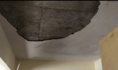 खेडले परमानंद येथील अंगणवाडी छताचा भाग कोसळला, सुदैवाने जिवीत हानी टळली.