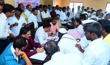 कोपरगाव तालुक्यातील नागरिकांच्या विविध शासकीय कार्यालयांतील समस्या सोडवण्यासाठी तहसील कार्यालय कोपरगाव येथे आयोजित 'जनता दरबार' आज आमदार मा.श्री. आशुतोषदादा काळे यांच्या अध्यक्षतेखाली पार पडला.