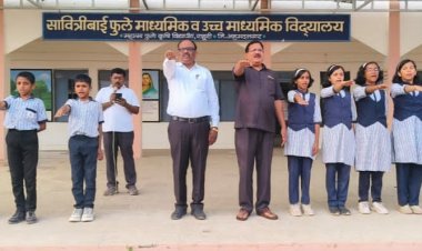 सावित्रीबाई फुले विद्यालयाच्या विद्यार्थ्यांनी घेतली शपथ, पतंग उडवतांना नायलॉन मांजा वापरणार नाही आणि कुणाला वापरू देणार नाही .