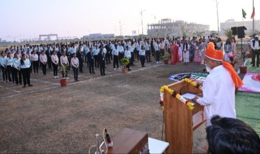 मा.ना. दादाजी भुसे यांच्या प्रमुख उपस्थितीत छत्रपती शिवाजी महाराज कृषी विज्ञान संकुल, काष्टी येथे 76 वा प्रजासत्ताक दिन उत्साहात साजरा .