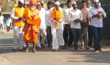 शिव भारतकार कवी परमानंद महाराजांच्या पादुकांचे प्रयागराज येथे शिष्यांसह शाही स्नान