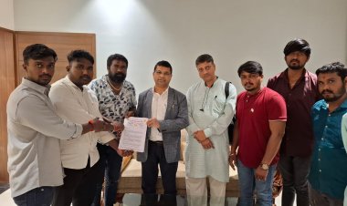 पोलीस निरीक्षकावर ऍट्रॉसिटीचा गुन्हा दाखल करून तात्काळ निलंबणाची कारवाई करावी. मातंग समाजाची मागणी.