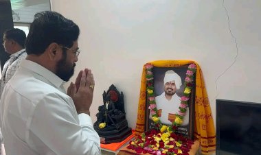 उपमुख्यमत्री एकनाथ शिंदे साहेब यांची दिवंगत कीर्तनकार शिरीष महाराज मोरे यांच्या निवासस्थानी सांत्वनपर भेट.