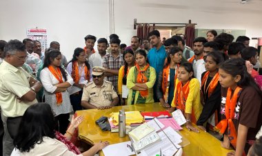 पंचभाई यांना निलंबित करा: नागपुर येथे विद्यार्थी परीषद आक्रमक.