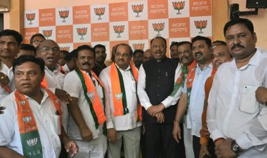 पालकमंत्री राधाकृष्ण विखे पाटील यांचा काँग्रसला दे धक्का : माझी नगराध्यक्षांसह शेकडो दिग्गजांचा भाजपात प्रवेश.