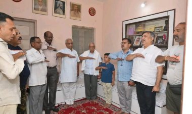 जेष्ठ संघ कार्यकर्ते डॉ.जयरामजी खंडेलवाल यांचा ७९ वा जन्मदिन संघ प्रार्थनेने साजरा.