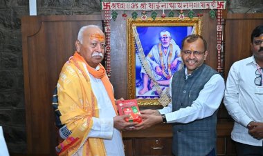 सरसंघचालक डॉ. मोहन भागवत यांनी घेतले साईदर्शन