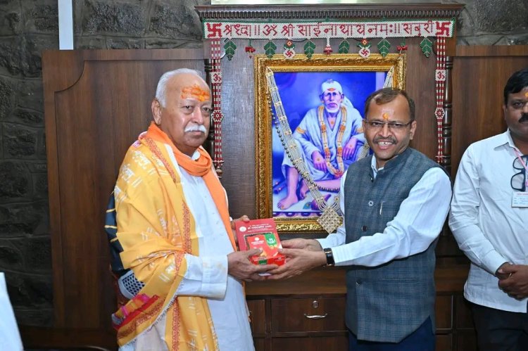 सरसंघचालक डॉ. मोहन भागवत यांनी घेतले साईदर्शन