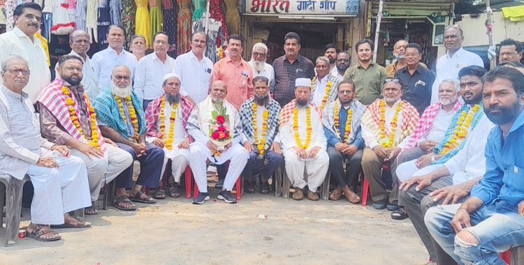 श्रीराम तरुण मंडळातर्फे श्रीरामपुरातील हज यात्रेकरूंना निरोप, शहरातील सलोखा कायम राहण्यासाठी प्रार्थना करण्याचे आवाहन.