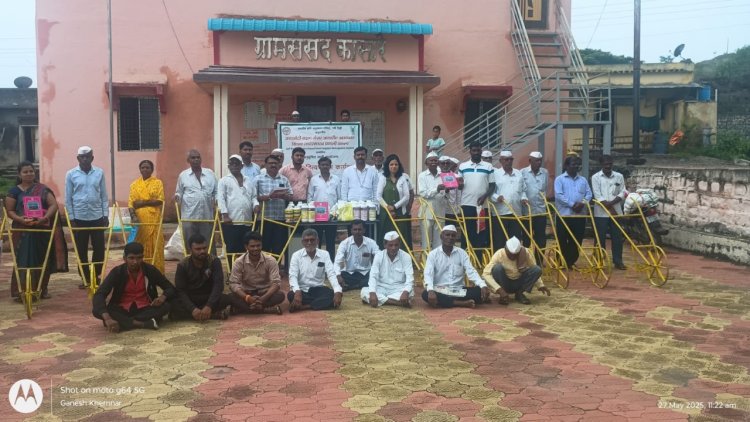 महात्मा फुले कृषी विद्यापीठाकडून कासार गावातील शेतकऱ्यांना कृषी साहित्याचे वाटप..