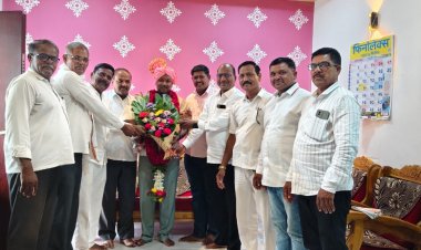 ।.F.S.अधिकारी व डिग्रस गावचे सुपूत्र बाळकिशोरजी पोळ यांचा सत्कार उपसरपंच सदस्य व ग्रामस्थांच्या हस्ते डिग्रस गाव येथे करण्यात आला.