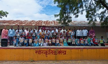 महात्मा गांधी माध्यमिक विद्यालयात प्रवेशोत्सव नवीन शालेय पुस्तक व मिठाई वाटपाने साजरा .