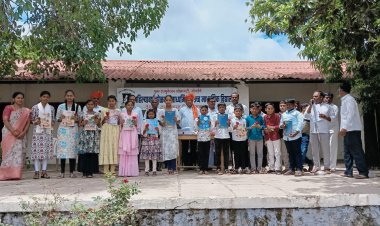 अहिल्याबाई होळकर शाळेच्या वतीने नवगात मुलांचे पेन ,पुष्प व पुस्तके देऊन जोरदार स्वागत.