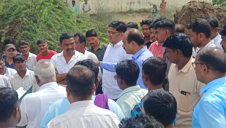 राहुरी तालुक्यातील खडांबे खुर्द येथील खळबळजनक घटना, आदिवासी दफन भूमीत अवैध पोयटा उत्खन्नननाबरोबर आदिवासींच्या थडग्यातील सापळेही गायब .