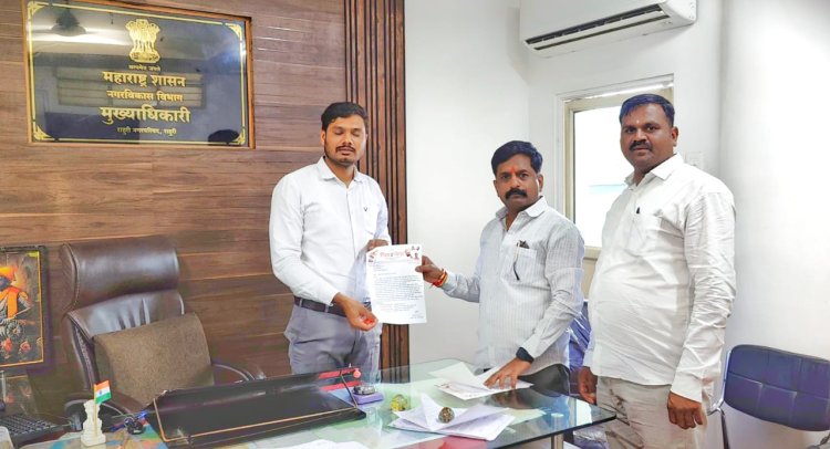 भूमिगत गटार काम करणाऱ्या ठेकेदाराने राहुरीच्या रस्त्याचे केले वाटोळे, पालिका प्रशासनाने कारवाई न केल्यास छेडणार आंदोलन - देवेंद्र लांबे पा.