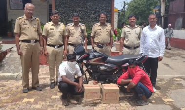 दारूची अवैध वाहतूक करणाऱ्या इसमांवर पोलिसांची कारवाई, गोटुंबे आखाडा येथून दोन इसम मुद्देमालासहित ताब्यात .