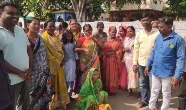 जेथे दारू विक्री होत नसल्याचा निर्वाळा पोलिसांनी दिला तेथेच संतप्त महिलांनी अवैध दारू धंद्याचा पर्दा फाश केला .