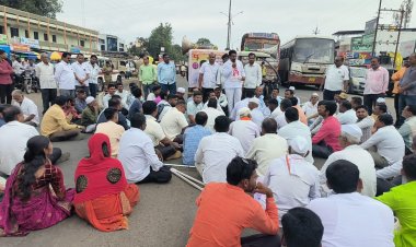 सरकारने शेतकऱ्यांचे कर्जमाफीसह इतर मागण्या त्वरित मान्य कराव्या अन्यथा आनखी तीव्र आंदोलन करण्यात येईल - सुरेश लांबे पाटील .