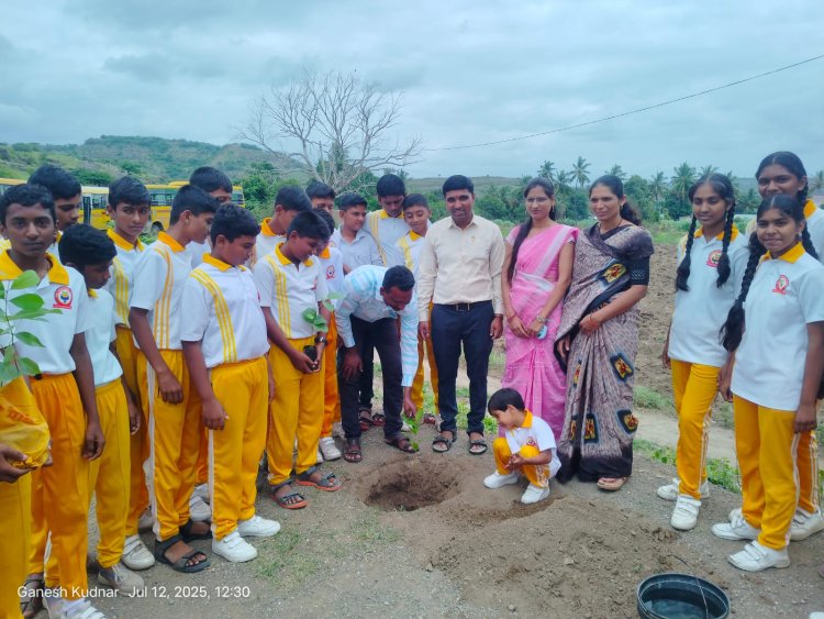 मुलीच्या वाढदिवसानिमित्त शाळेत वृक्षारोपण व गुणवंत विद्यार्थ्यांचा सत्कार, अनिल डोलनर यांचा मुलीच्या वाढदिवसानिमित्त आगळा वेगळा उपक्रम .