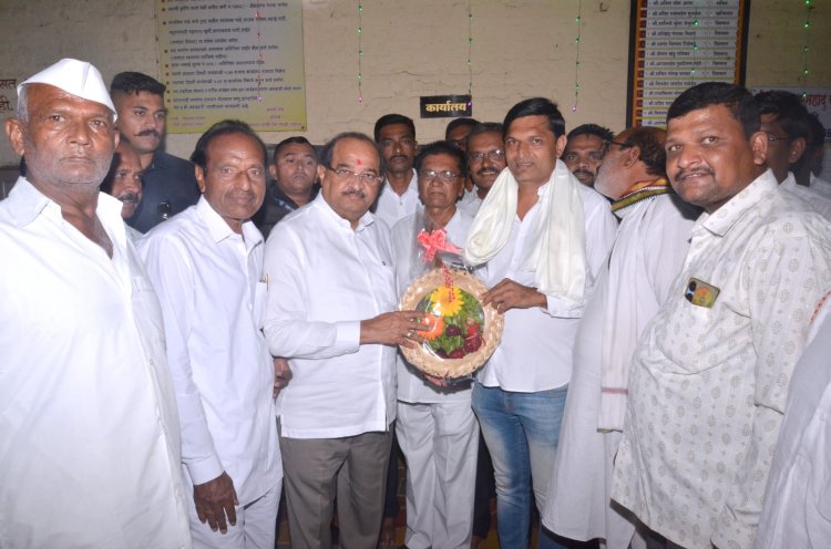 अँड. योगेश गाडेकर यांची राहाता तालुका नोटरी असोसिएशनच्या अध्यक्षपदी निवड.