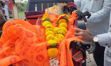 हनुमंत रुपी  वानराचा बालाजी देडगाव येथे अकाली मृत्यू झाल्याने जड अंतकरणाने अंत्यसंस्कार.