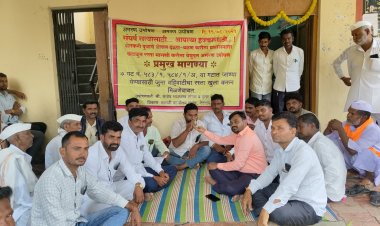 उपोषण कर्ते संतोष टांगळ यांचे तहसीलदार संजय बिराजदार यांच्या मध्यस्थीने उपोषण स्थगित.