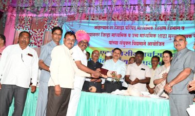 सावित्रीबाई फुले माध्यमिक विद्यालयाचे मुख्याध्यापक अरुण तुपविहीरे गुणवंत मुख्याध्यापक पुरस्काराने सन्मानित