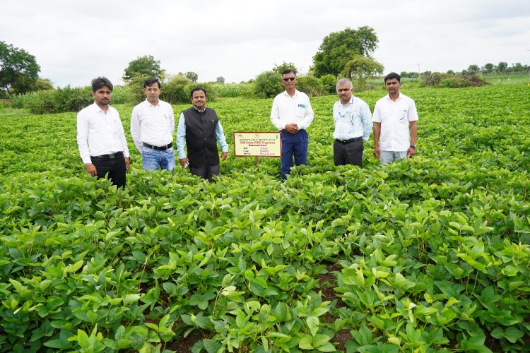 विद्यापीत उत्पादित निविष्ठांना शेतकऱ्यांनी प्राधान्य द्यावे - विस्तार शिक्षण संचालक डॉ. गोरक्ष ससाणे