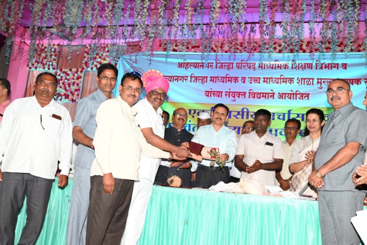 सावित्रीबाई फुले माध्यमिक विद्यालयाचे मुख्याध्यापक अरुण तुपविहीरे गुणवंत मुख्याध्यापक पुरस्काराने सन्मानित