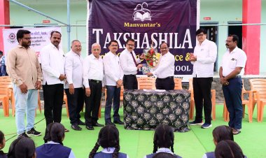 तक्षशिला शाळेत कायदेविषयक जनजागृती कार्यक्रम विद्यार्थ्यांनी साधला न्यायाधीश हस्तेकर यांच्याशी संवाद.