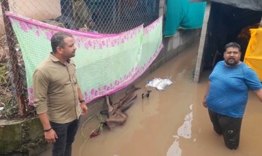 अतिवृष्टी झाल्याने देव नदीला महापूर,पिंप्री अवघड येथील अनेक घरांमध्ये पाणी घुसल्याने   आपत्तीग्रस्तांना जि. प . प्राथमिक शाळेत केले स्थलांतरित .