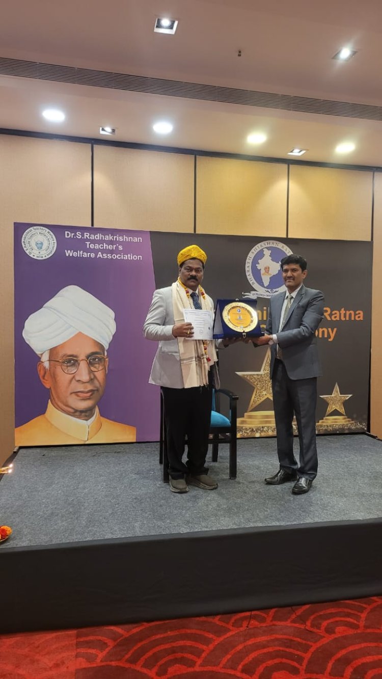 *म.फु.कृ.विद्यापीठ राहुरी येथील अधिष्ठाता डॉ.एस.बी.खरबडे यांना भारत शिक्षणरत्न पुरस्कार प्रदान.*