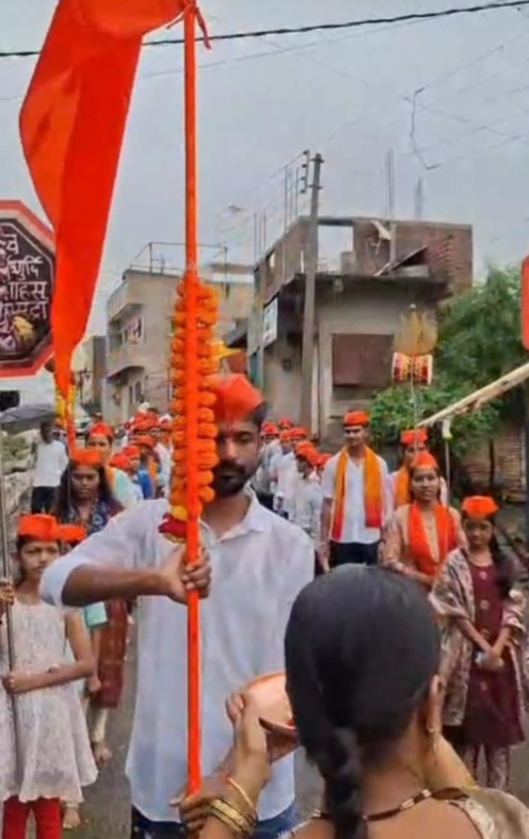 राहुरी शहरातील विविध भागातून श्री शिवप्रतिष्ठानच्या वतीने दुर्गा दौडचे आयोजन .